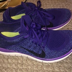 Nike fly knit women’s sneaker 7.5